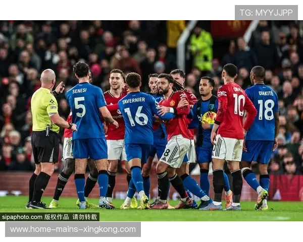 曼联连续制造禁区混乱